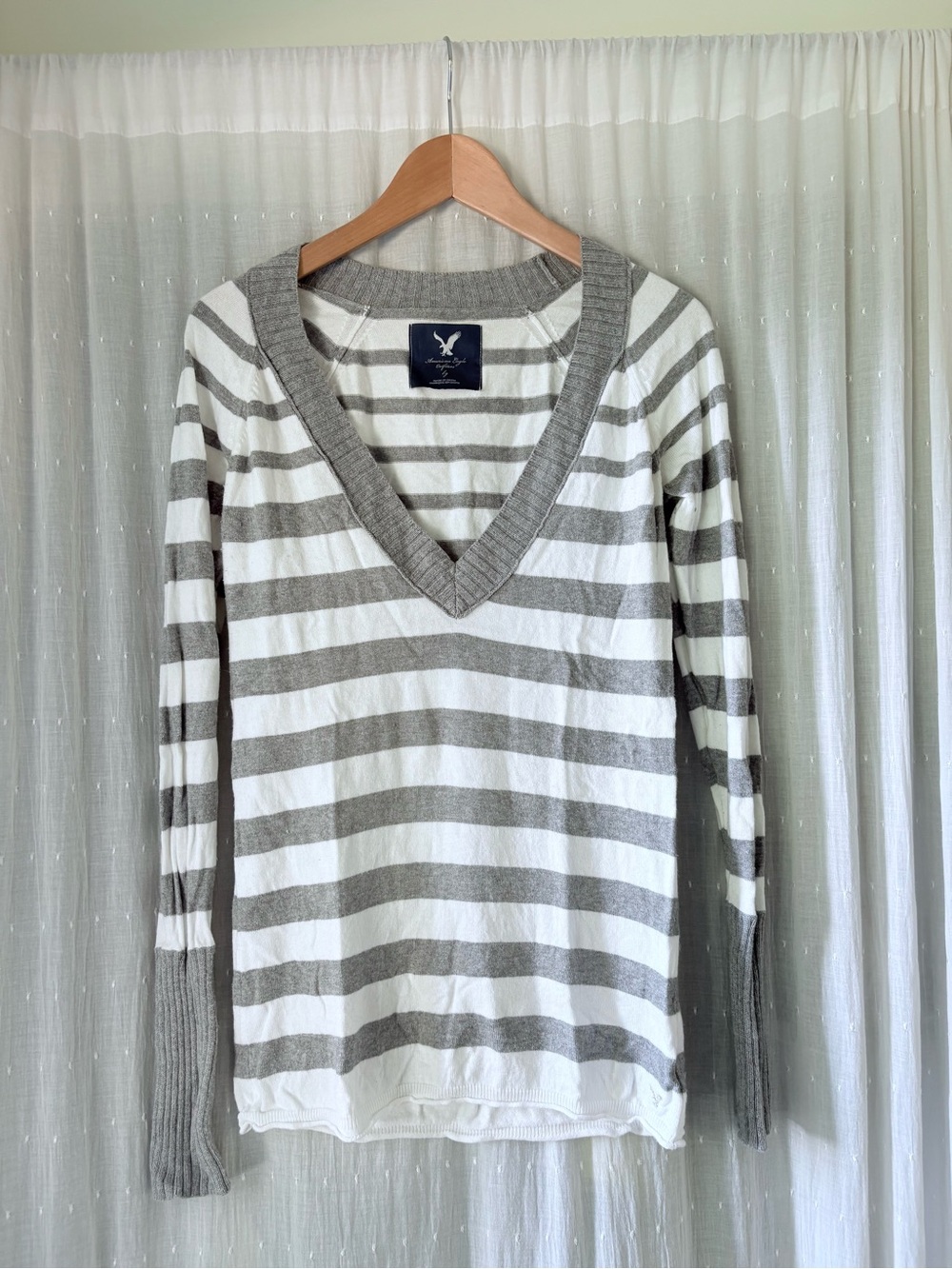 Y2K style American Eagle Outfitters Striped V-Neck Sweater - White & Gray